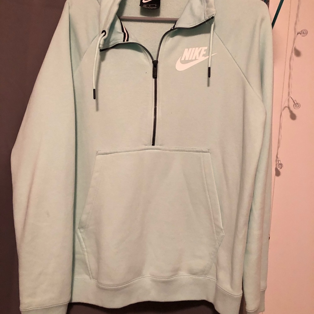Women’s Nike quarter Zip size medium